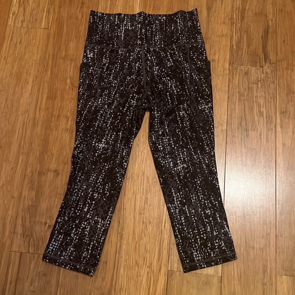 Athleta Salutation Size Small Capri